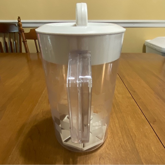 Pampered Chef half gallons/2 quart quick pitcher - Picture 4 of 7